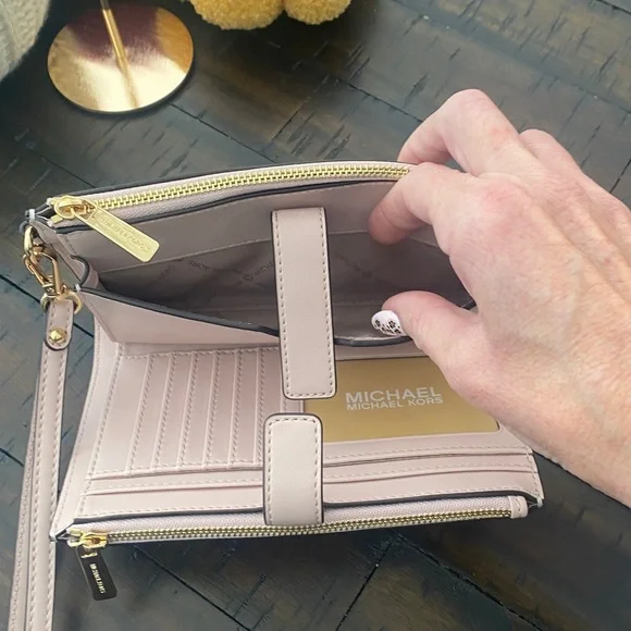 Michael Kors Cream Monogram Phone Pocket Wallet 🤩🤩🤩 - Picture 6 of 9